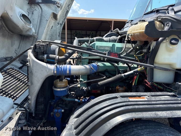 image for item EV6107 2000 Freightliner Century semi truck