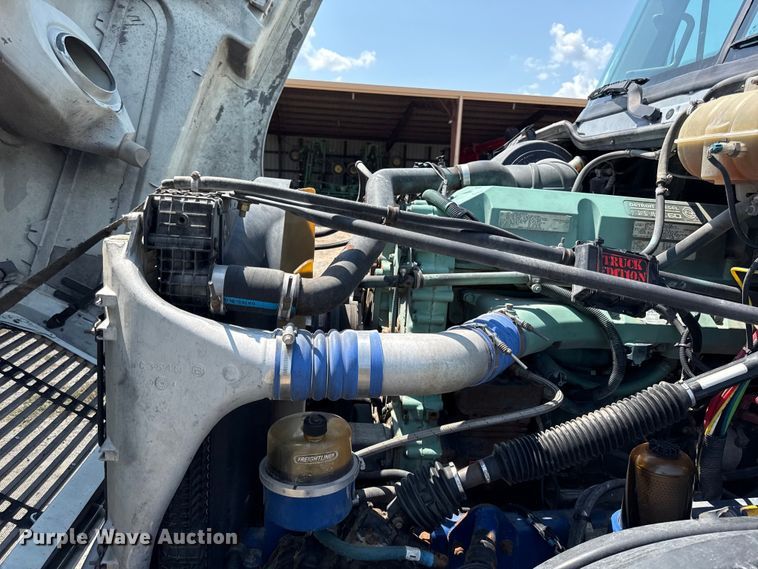 image for item EV6107 2000 Freightliner Century semi truck