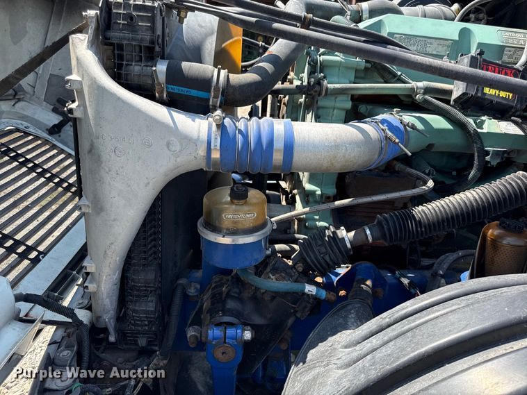 image for item EV6107 2000 Freightliner Century semi truck