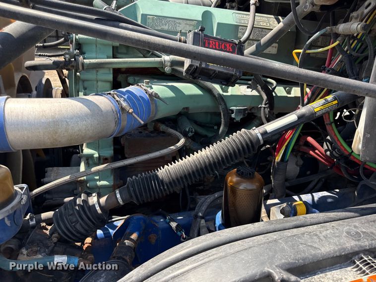 image for item EV6107 2000 Freightliner Century semi truck