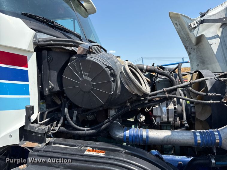 image for item EV6107 2000 Freightliner Century semi truck