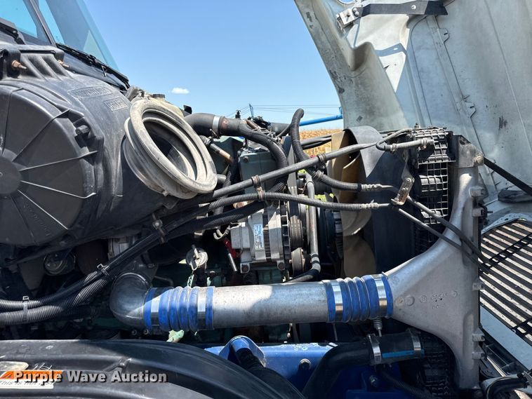image for item EV6107 2000 Freightliner Century semi truck
