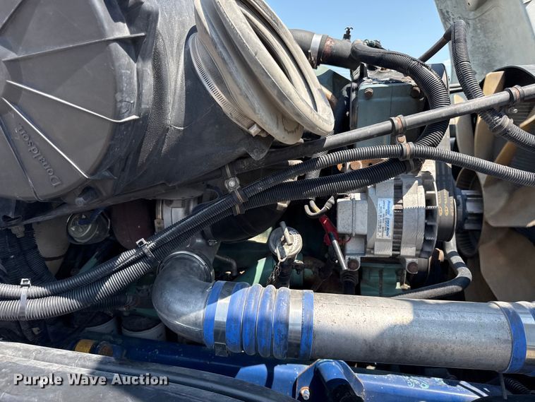 image for item EV6107 2000 Freightliner Century semi truck