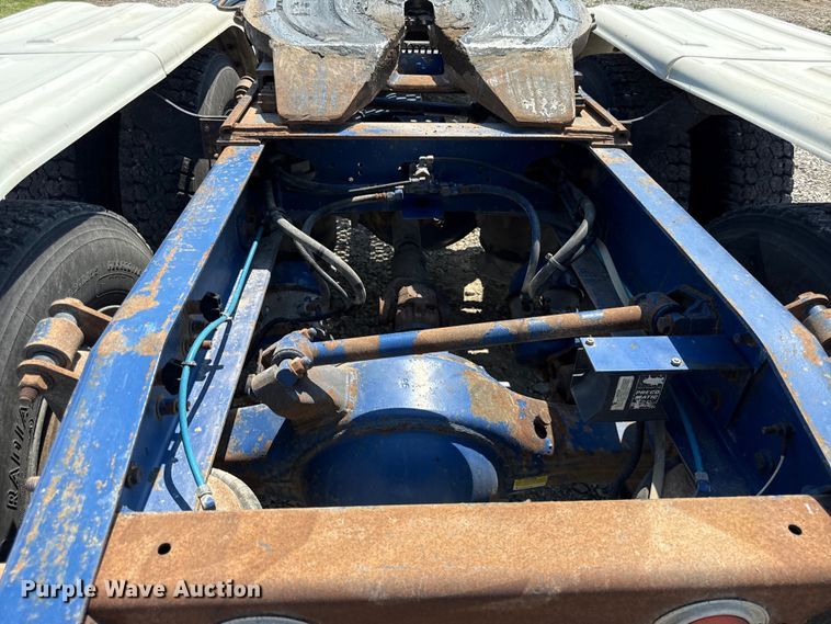 image for item EV6107 2000 Freightliner Century semi truck