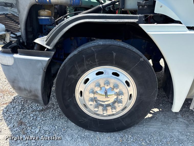 image for item EV6107 2000 Freightliner Century semi truck