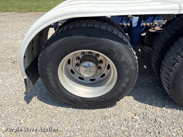 image for item EV6107 2000 Freightliner Century semi truck
