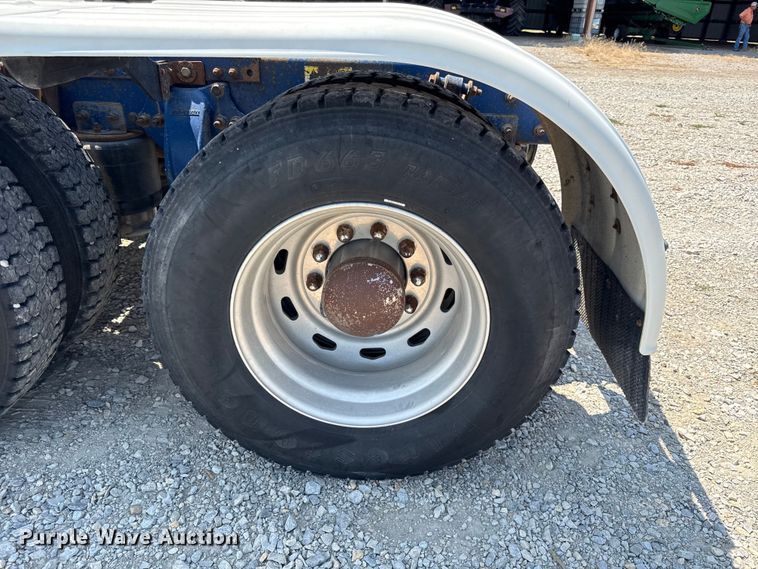 image for item EV6107 2000 Freightliner Century semi truck