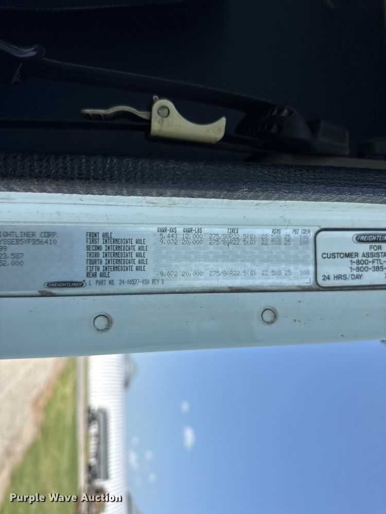 image for item EV6107 2000 Freightliner Century semi truck
