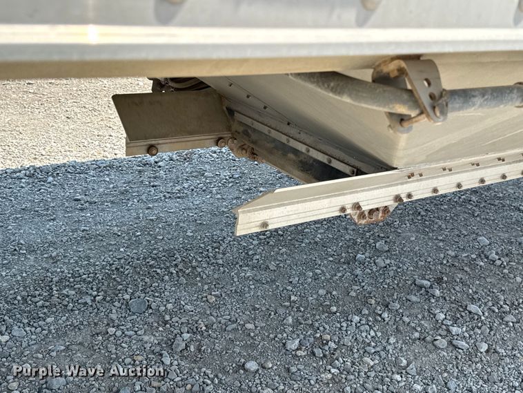 image for item EV6108 2004 Timpte grain trailer