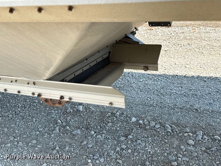 image for item EV6108 2004 Timpte grain trailer
