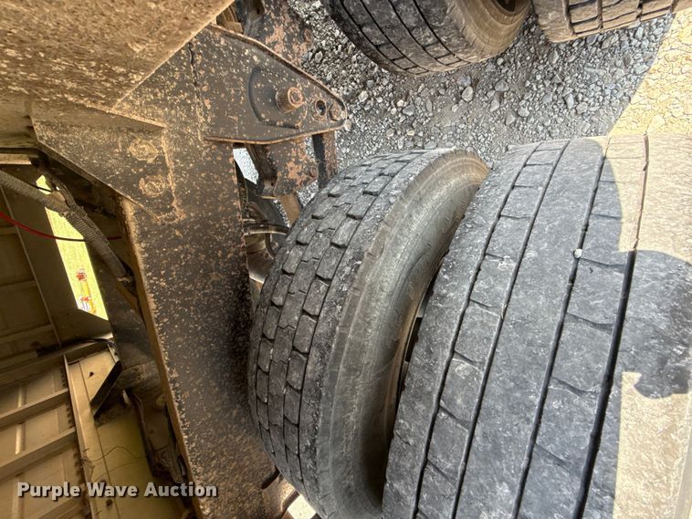 image for item EV6108 2004 Timpte grain trailer