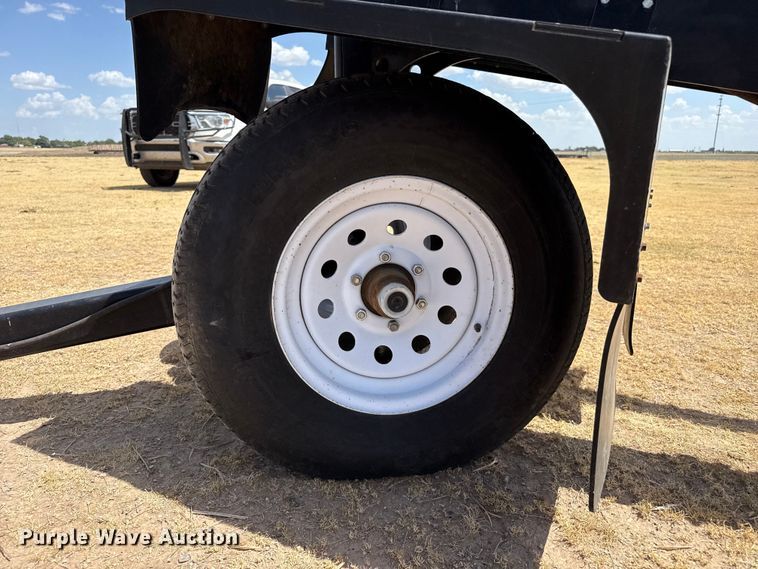 image for item EW4072 Harvest International Inc. 3840 header trailer