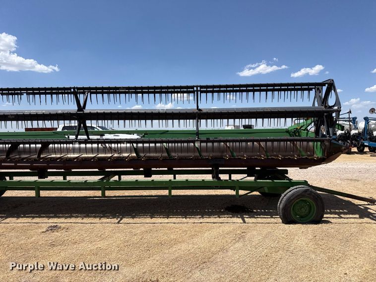 image for item EW4075 John Deere 930 rigid head