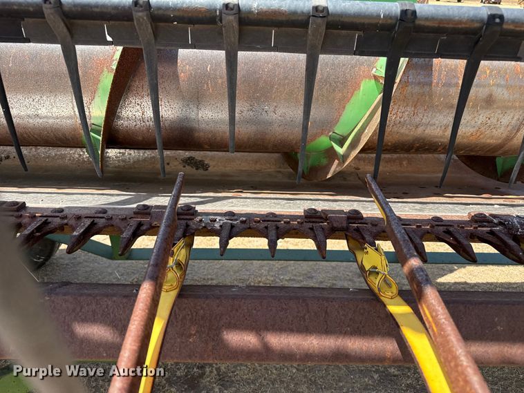 image for item EW4075 John Deere 930 rigid head