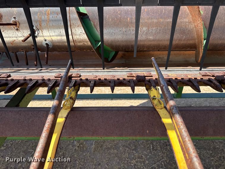 image for item EW4075 John Deere 930 rigid head