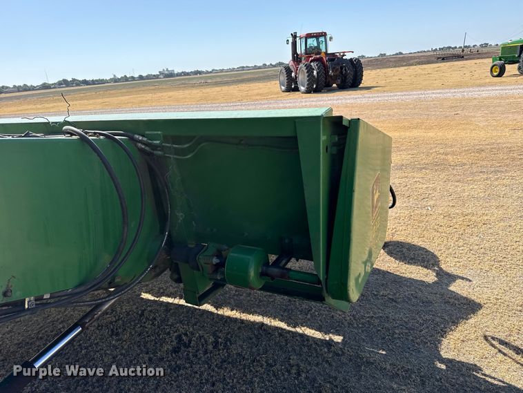 image for item EW4076 John Deere 212 pickup head