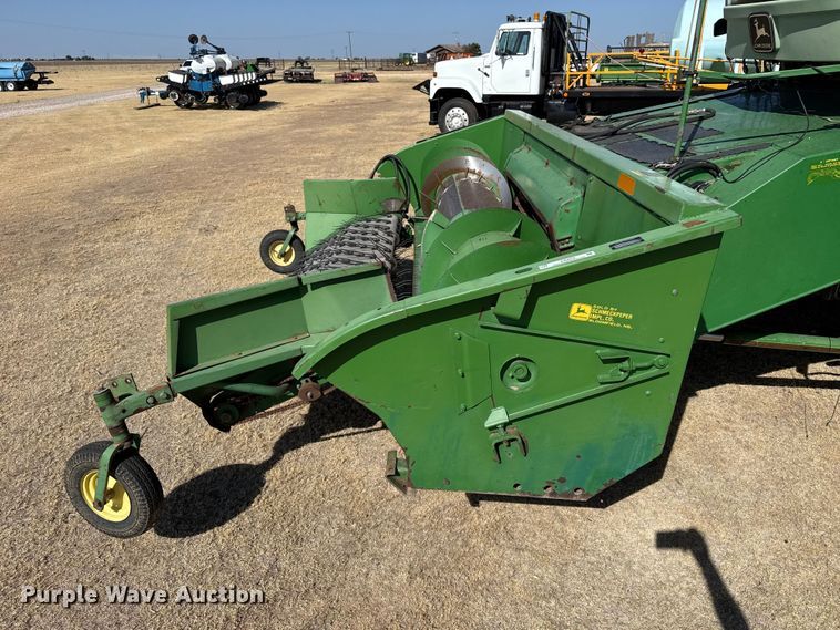 image for item EW4076 John Deere 212 pickup head
