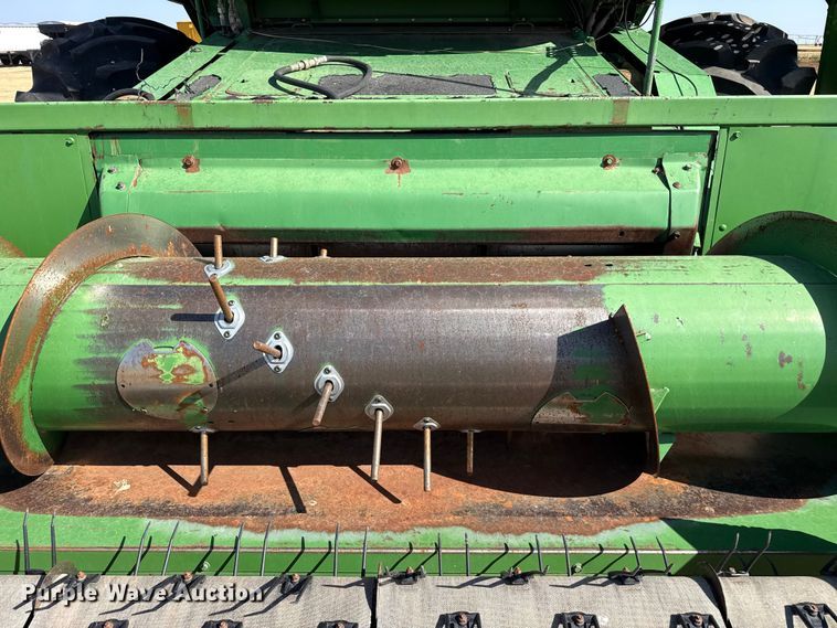 image for item EW4076 John Deere 212 pickup head