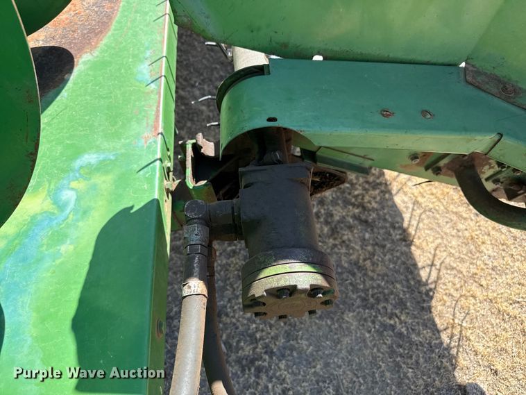 image for item EW4076 John Deere 212 pickup head