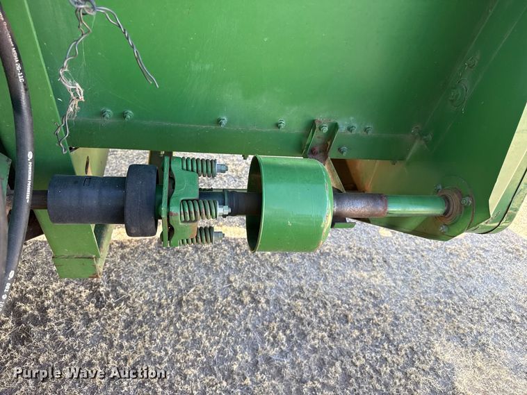 image for item EW4076 John Deere 212 pickup head