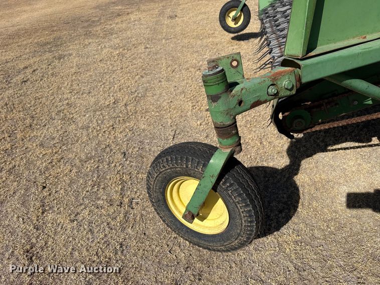 image for item EW4076 John Deere 212 pickup head