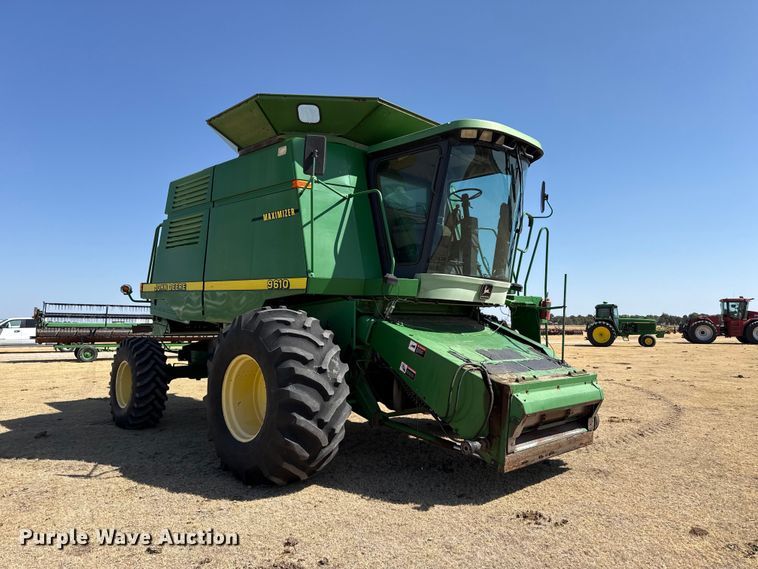 image for item EW4077 1998 John Deere 9610 combine
