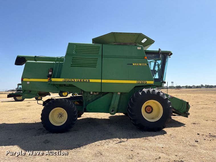 image for item EW4077 1998 John Deere 9610 combine