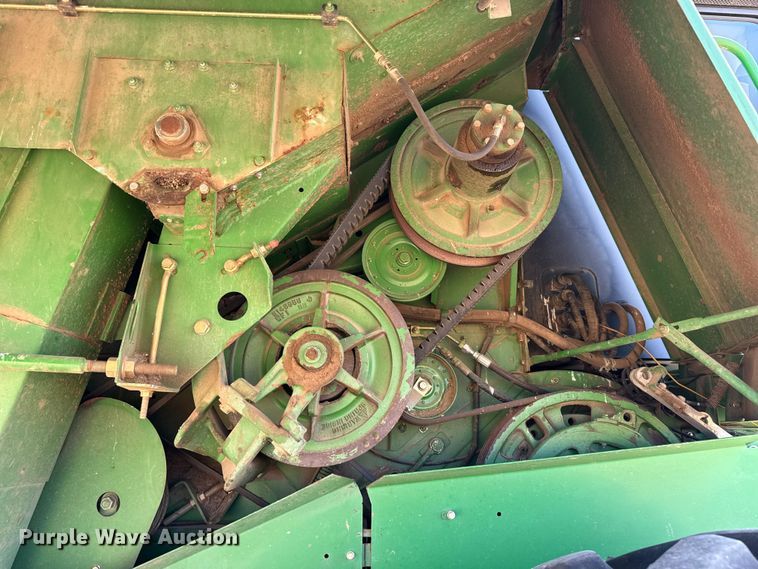 image for item EW4077 1998 John Deere 9610 combine