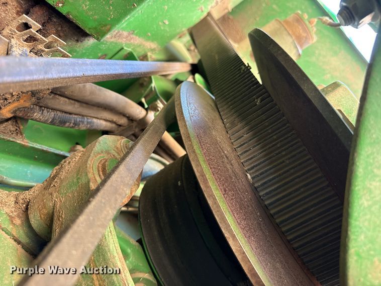 image for item EW4077 1998 John Deere 9610 combine