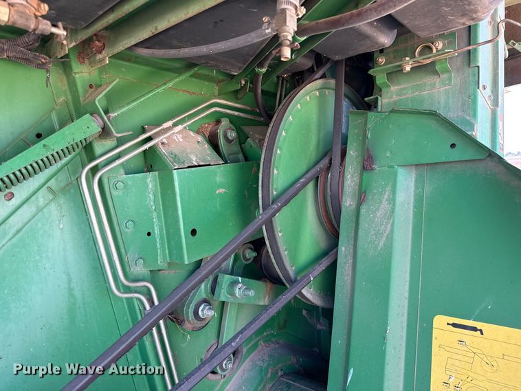 image for item EW4077 1998 John Deere 9610 combine