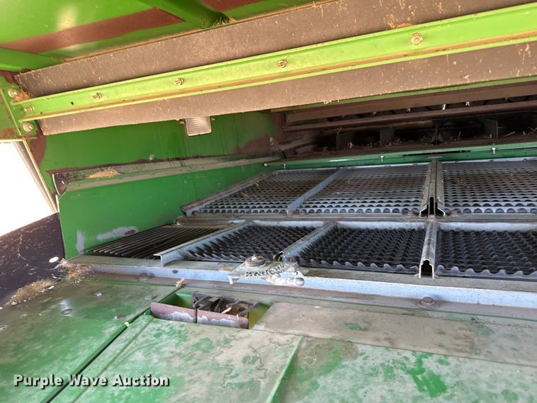 image for item EW4077 1998 John Deere 9610 combine