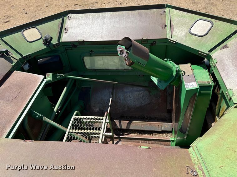 image for item EW4077 1998 John Deere 9610 combine