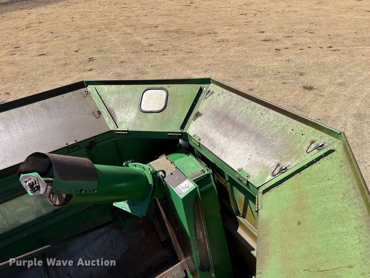 image for item EW4077 1998 John Deere 9610 combine