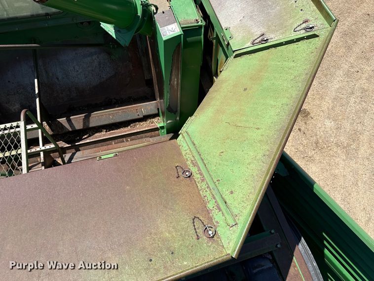 image for item EW4077 1998 John Deere 9610 combine