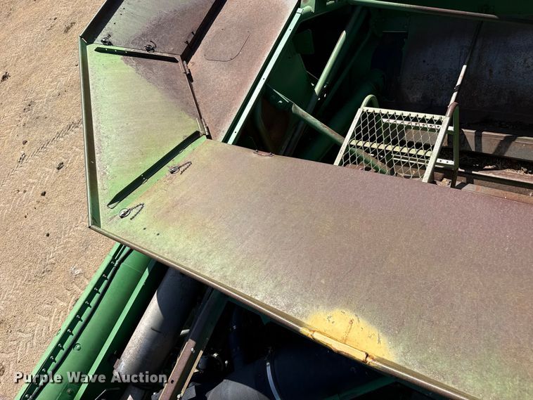 image for item EW4077 1998 John Deere 9610 combine