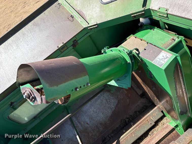 image for item EW4077 1998 John Deere 9610 combine