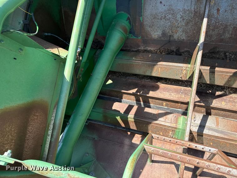 image for item EW4077 1998 John Deere 9610 combine