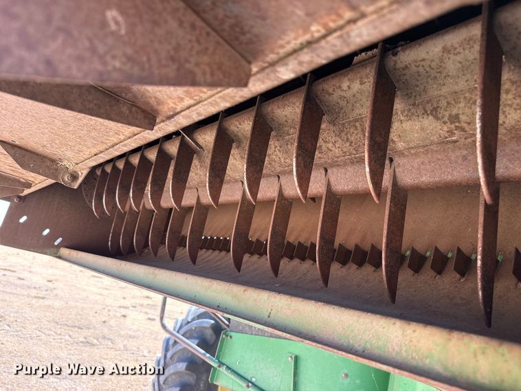 image for item EW4077 1998 John Deere 9610 combine