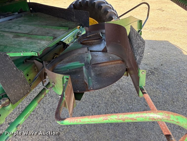 image for item EW4077 1998 John Deere 9610 combine