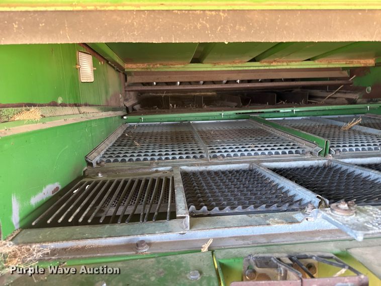 image for item EW4077 1998 John Deere 9610 combine