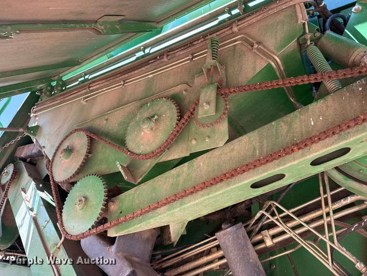 image for item EW4077 1998 John Deere 9610 combine