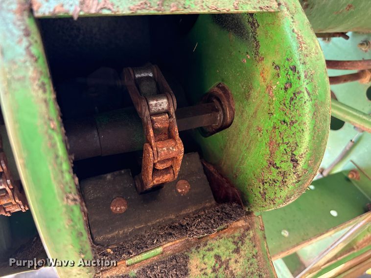 image for item EW4077 1998 John Deere 9610 combine