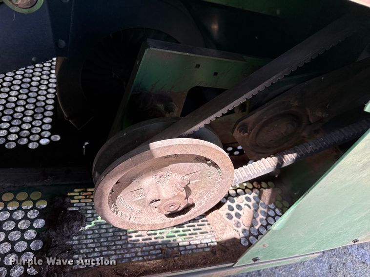 image for item EW4077 1998 John Deere 9610 combine