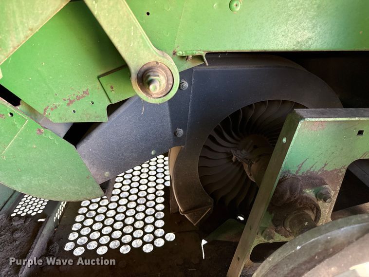 image for item EW4077 1998 John Deere 9610 combine