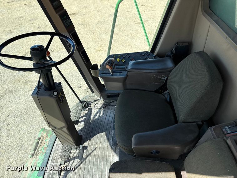 image for item EW4077 1998 John Deere 9610 combine