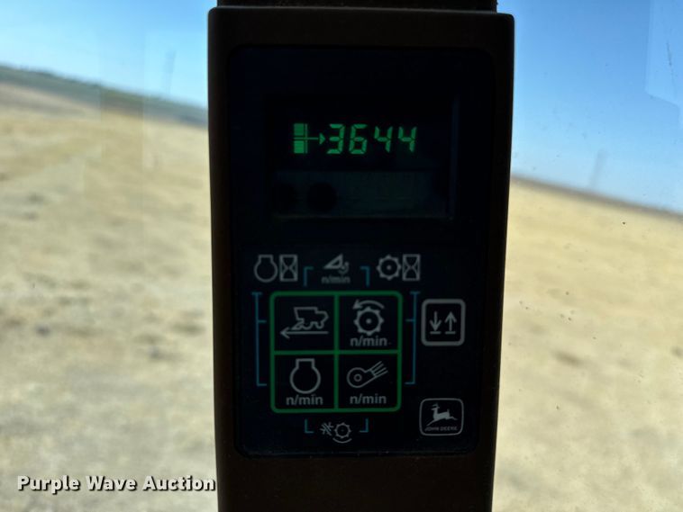 image for item EW4077 1998 John Deere 9610 combine