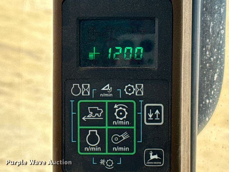 image for item EW4077 1998 John Deere 9610 combine
