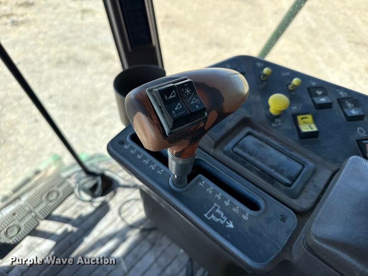 image for item EW4077 1998 John Deere 9610 combine