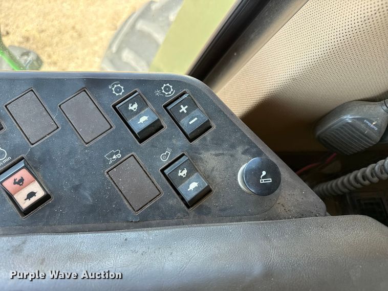 image for item EW4077 1998 John Deere 9610 combine