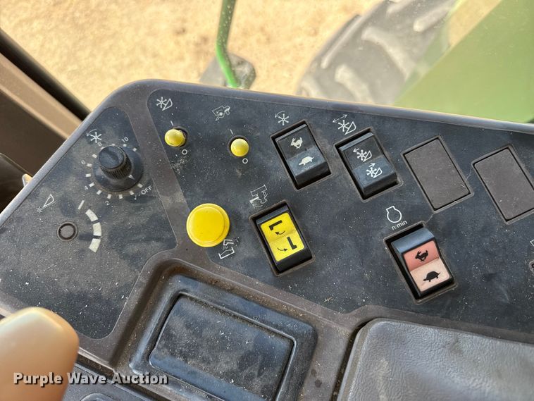 image for item EW4077 1998 John Deere 9610 combine